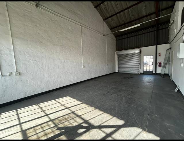 127M² WAREHOUSE TO LET IN WYNBERG